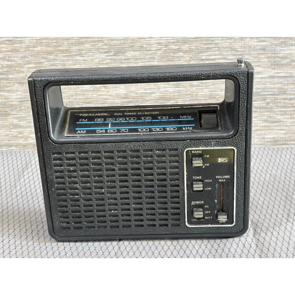 Vintage Rare 70s Radioshack Realistic Radio 12-663 AM FM Portable AC/DC